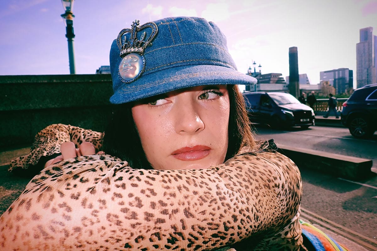 London Alley Signs Director Silence for US Representation
