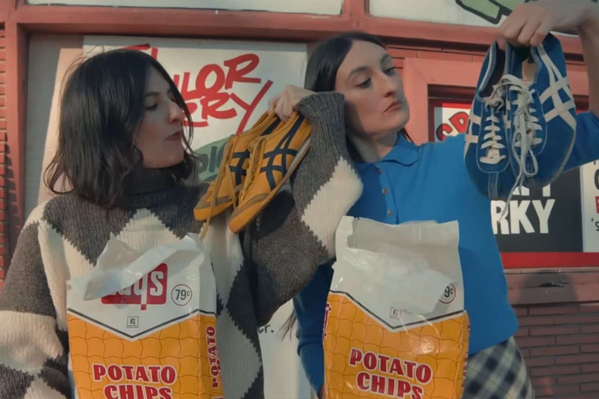 Giraffe Sisters Revel in LA in Music Video for Courtney Barnett’s “Site Unseen”