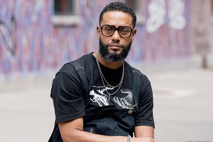 Director X Returns to m ss ng p eces